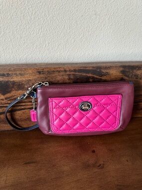 Coach $98 MSRP Quilted Pink Medium Turn Lock Wristlet